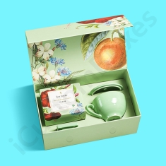 rigid boxes with magnetic closure